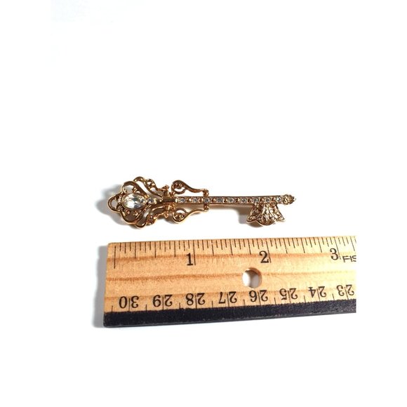 Rhinestone Key Pin Brooch Gold Tone 1.25" Fashion Collectable Realtor Real Home - Picture 2 of 4